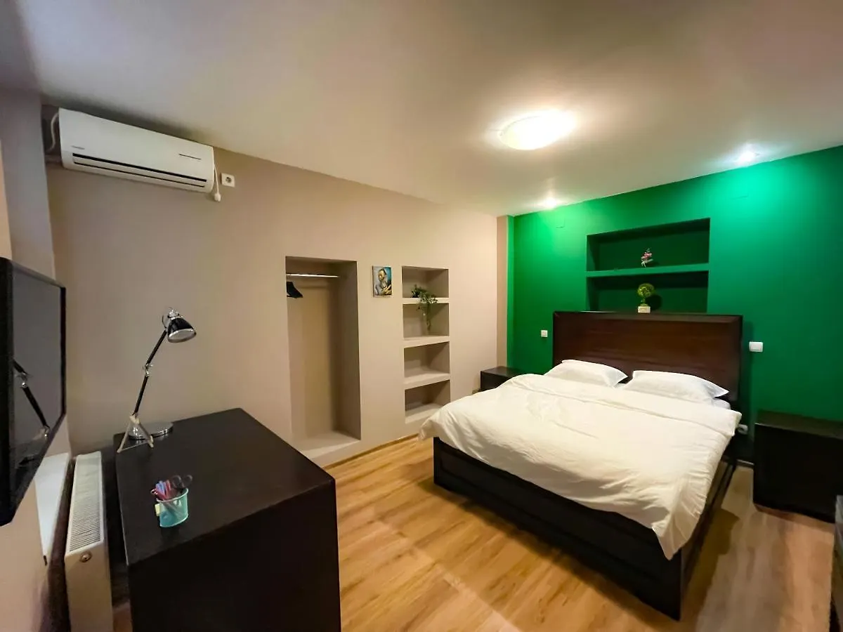 Апартаменты Cool Flat With Hot Tub In The Old Town Бухарест