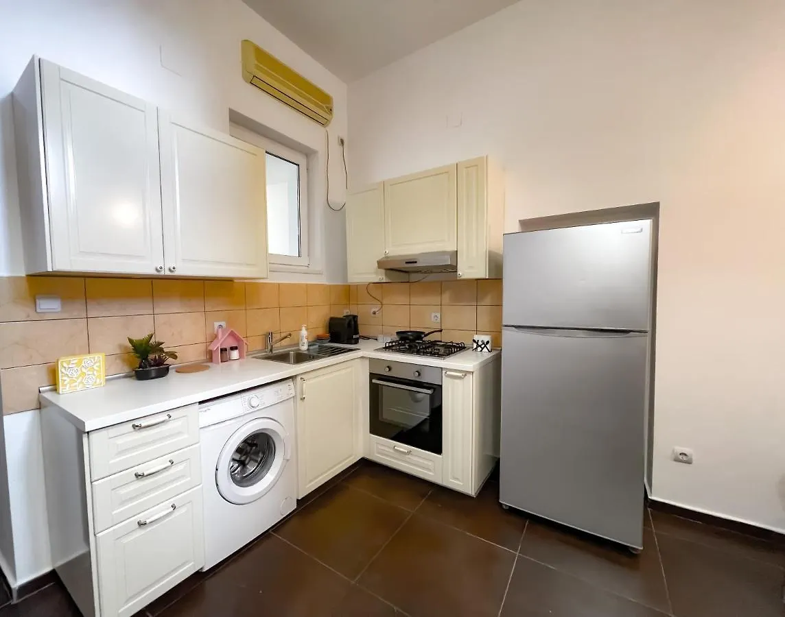 Апартаменты Cool Flat With Hot Tub In The Old Town Бухарест 0*,